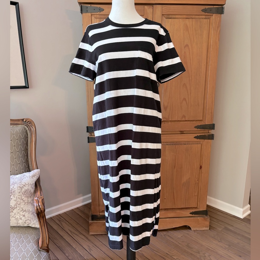 Time and Tru black and white t-shirt dress. Size L (12-14)